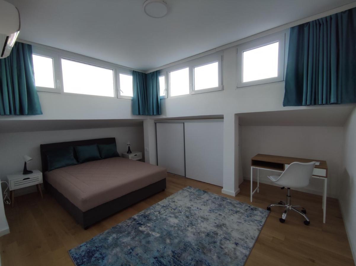 Blue Apartment Riverside 波德戈里察 外观 照片